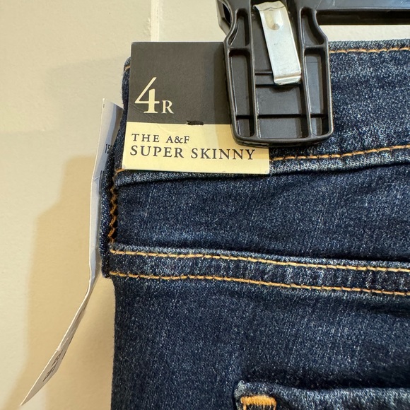NWT A+F Super Skinny Jeans (27) - Picture 4 of 5
